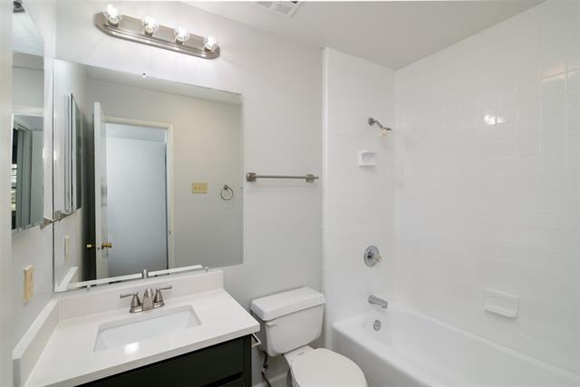 Building Photo - 731 Brentwood Ln