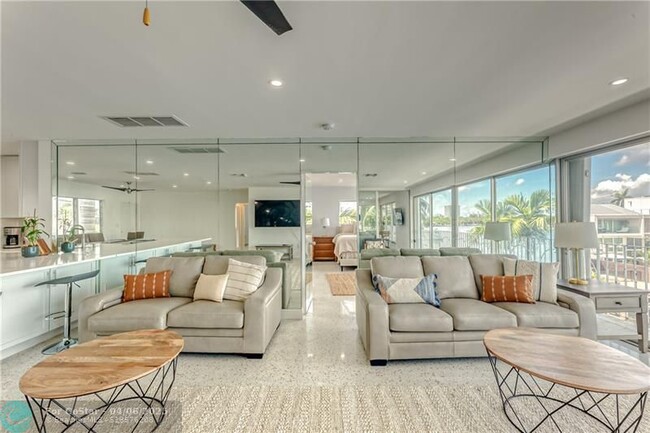 Building Photo - 2717 Yacht Club Blvd