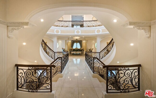 Building Photo - 1455 Robmar Dr