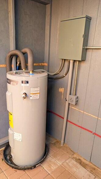 Building Photo - 1801 Cortez St