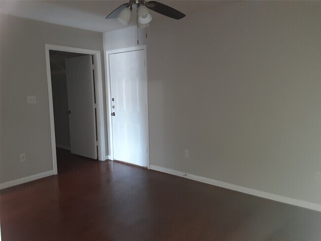 Primary Photo - 146 S Bend Ct