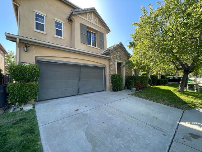 Building Photo - Spacious 5-Bedroom Retreat in Fallbrook’s ...
