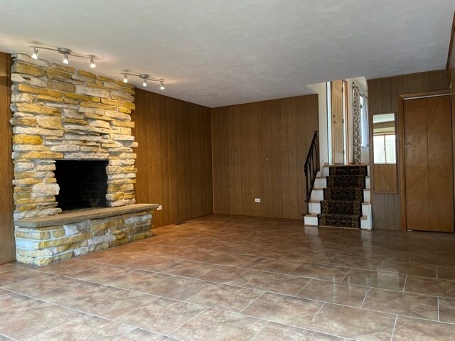 Building Photo - 720 N Broadway Ave