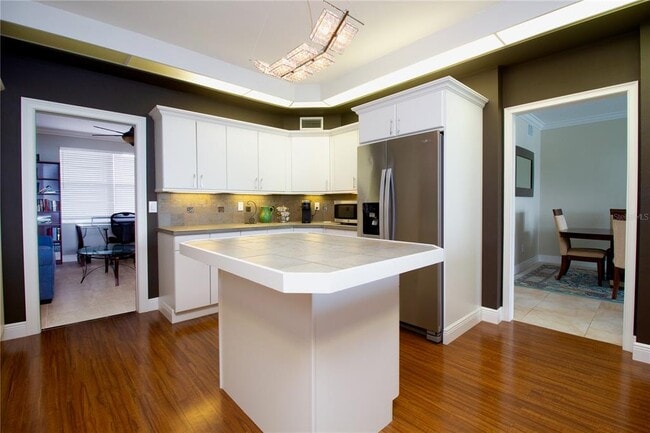 Building Photo - 8041 Sailboat Key Blvd S