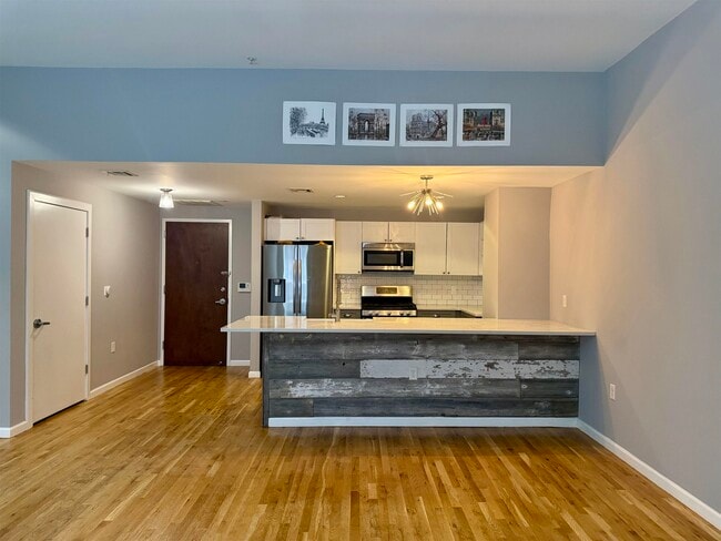 Building Photo - 305 Whiton St
