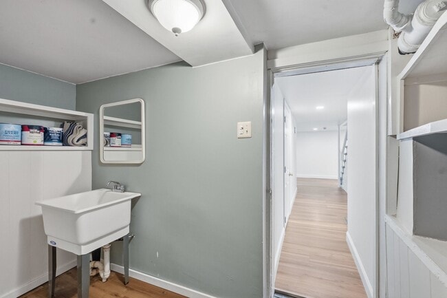 Building Photo - 198 Linden St