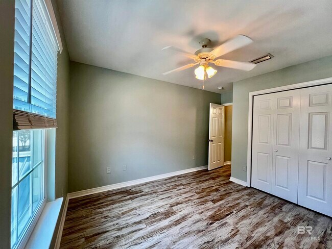 Building Photo - 444 Clubhouse Dr