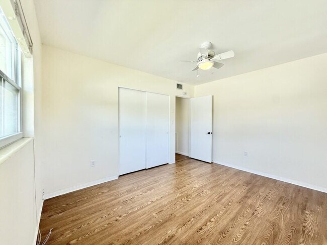 Building Photo - 14218 Sharon Dr