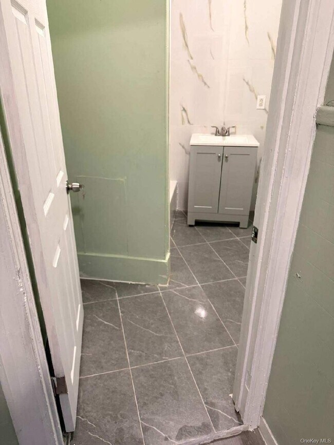 Building Photo - 10 Church Ave