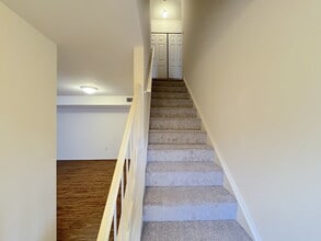 Building Photo - Charming & Modern Annandale Retreat on Conwell Dr