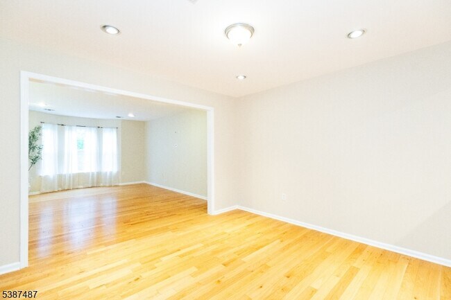 Building Photo - 127 Forest Dr