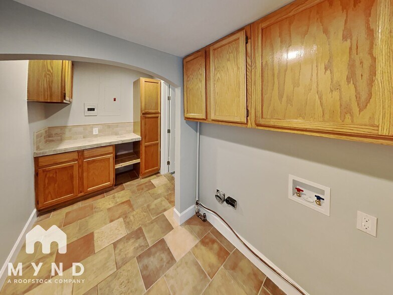 Building Photo - 9222 Idlewild Rd