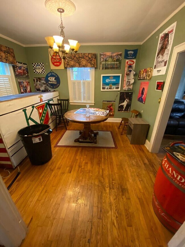 Building Photo - 2615 Cooper Ave