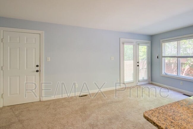 Building Photo - 1229 Llewellyn Ave