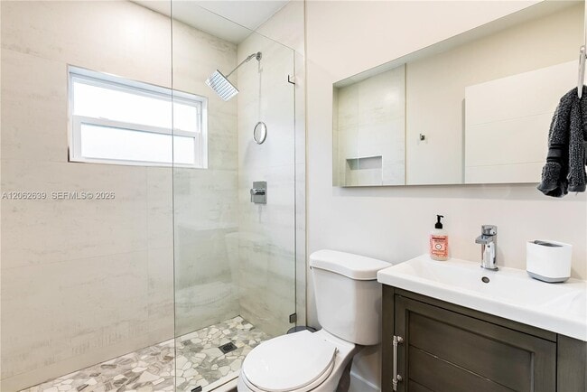 Building Photo - 2102 SW 31st Ave
