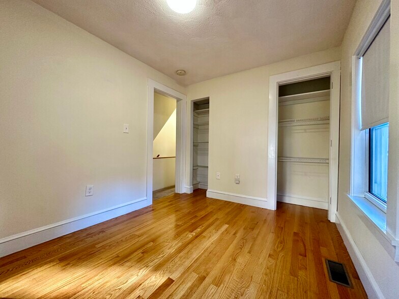 Building Photo - 7 Rifle Ct