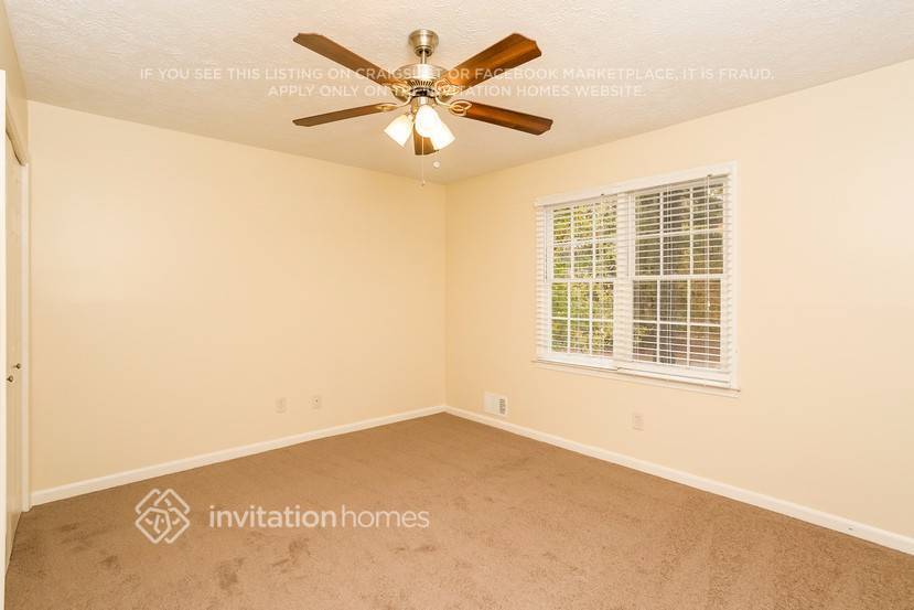 Building Photo - 3258 Village Glen Dr SW