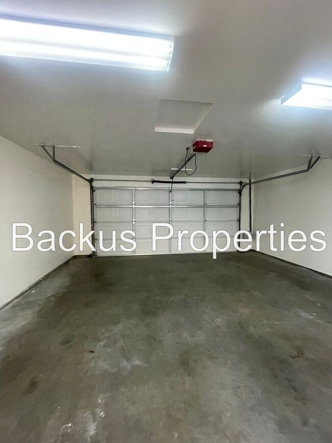 Building Photo - 19120 Creekside Pl