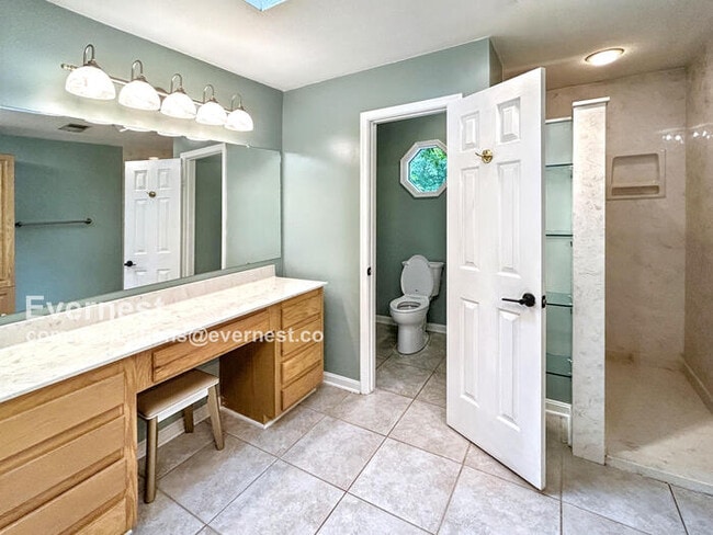 Building Photo - 3059 Southampton Dr