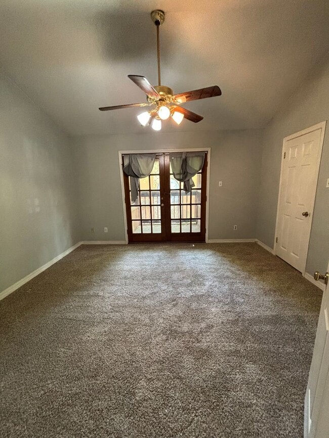 Building Photo - Eastwood on the Bayou