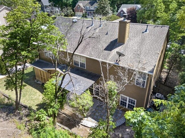 Building Photo - 2885 Stonehenge Ct