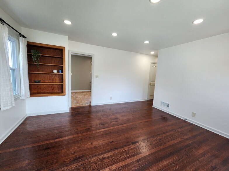 Building Photo - 1301 Lombard Ave