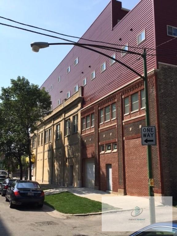 Building Photo - 2700 W North Ave