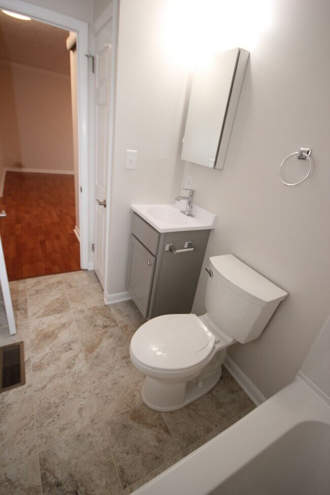 Building Photo - Renovated 2 Bedroom, 1 Bath Single-Family Home