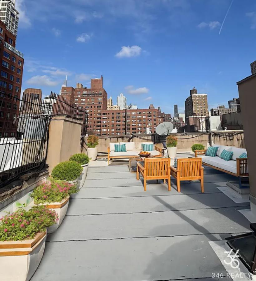 Building Photo - East 25th Street