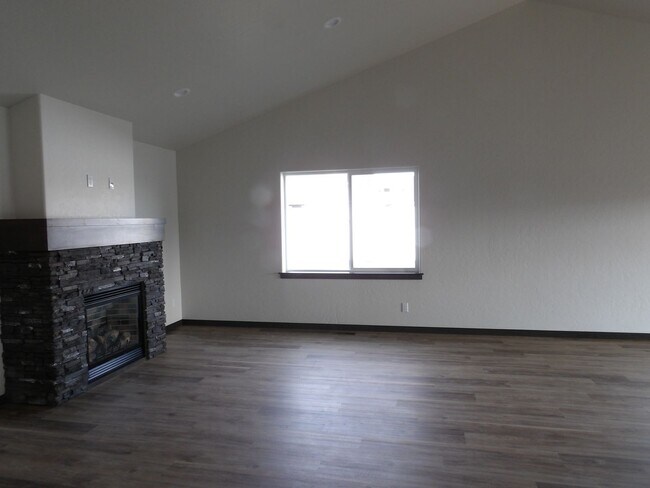 Building Photo - Beautiful home in Rathdrum Idaho