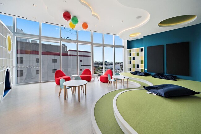 Building Photo - 851 NE 1st Ave