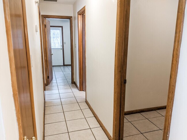 Building Photo - 1098 Rockbrook Ct