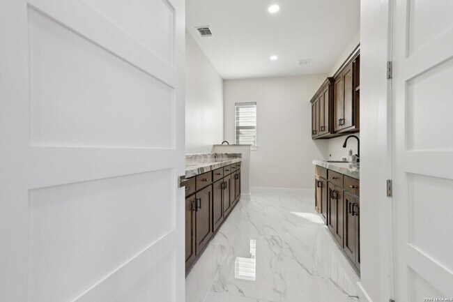 Building Photo - 10014 Ivory Canyon