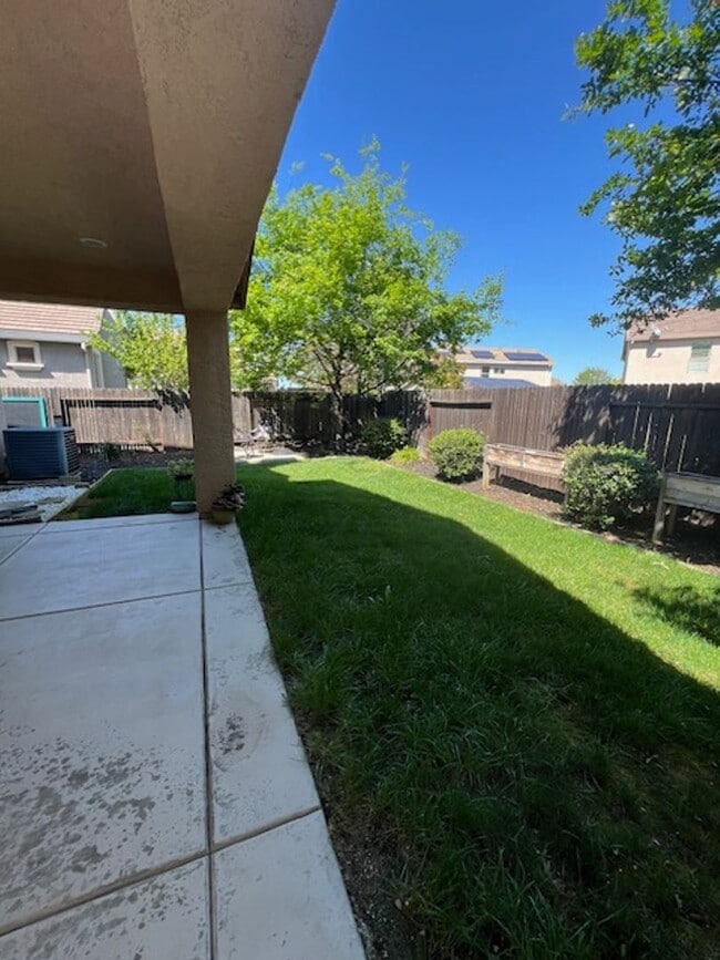 Building Photo - Beautiful 5 Bedroom Home in Crocker Ranch ...