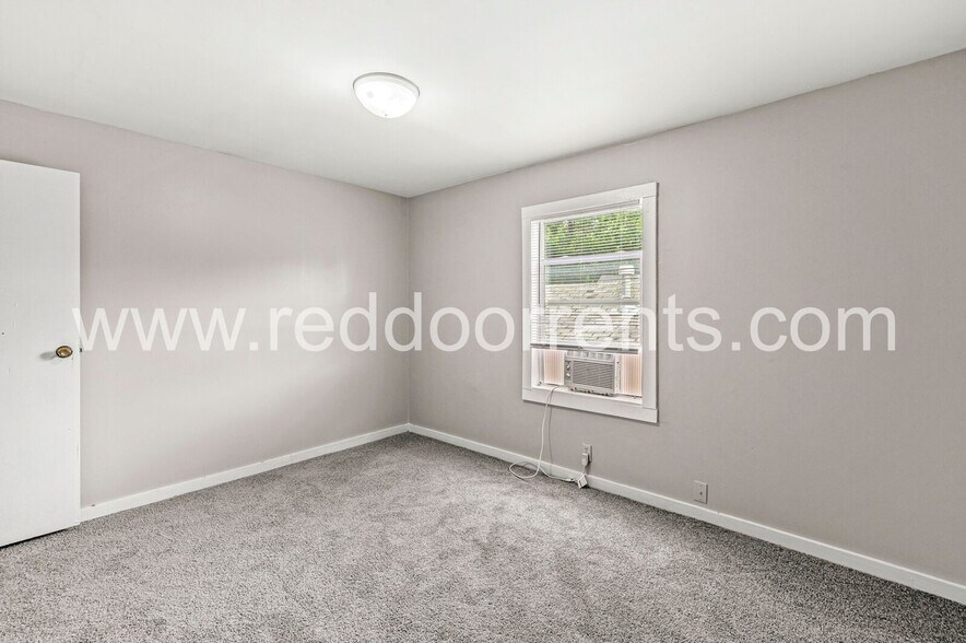 Building Photo - 970 Edgemont Ave