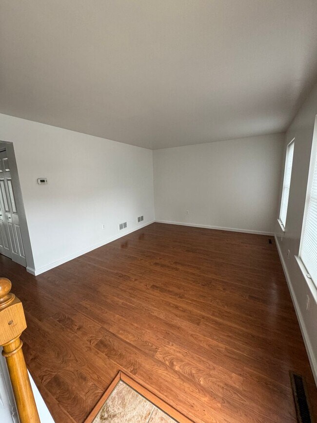 Building Photo - 809 Rockwood Dr