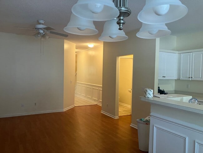 Building Photo - 3BR / 2.5BA @ Westbury Park