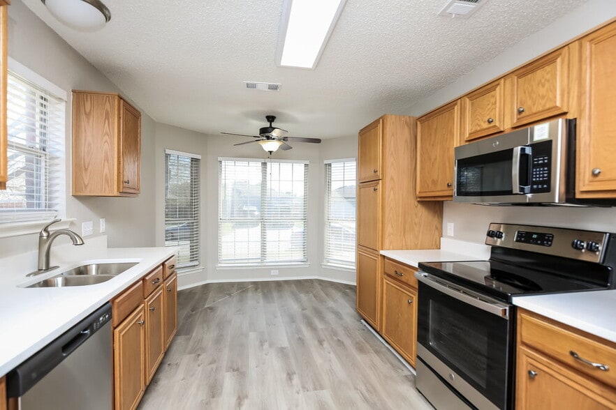 Building Photo - 5904 Heatherglen Terrace