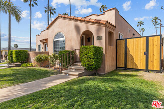 Building Photo - 5621 S Mullen Ave