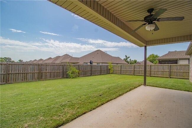 Building Photo - 1220 Gardenia St