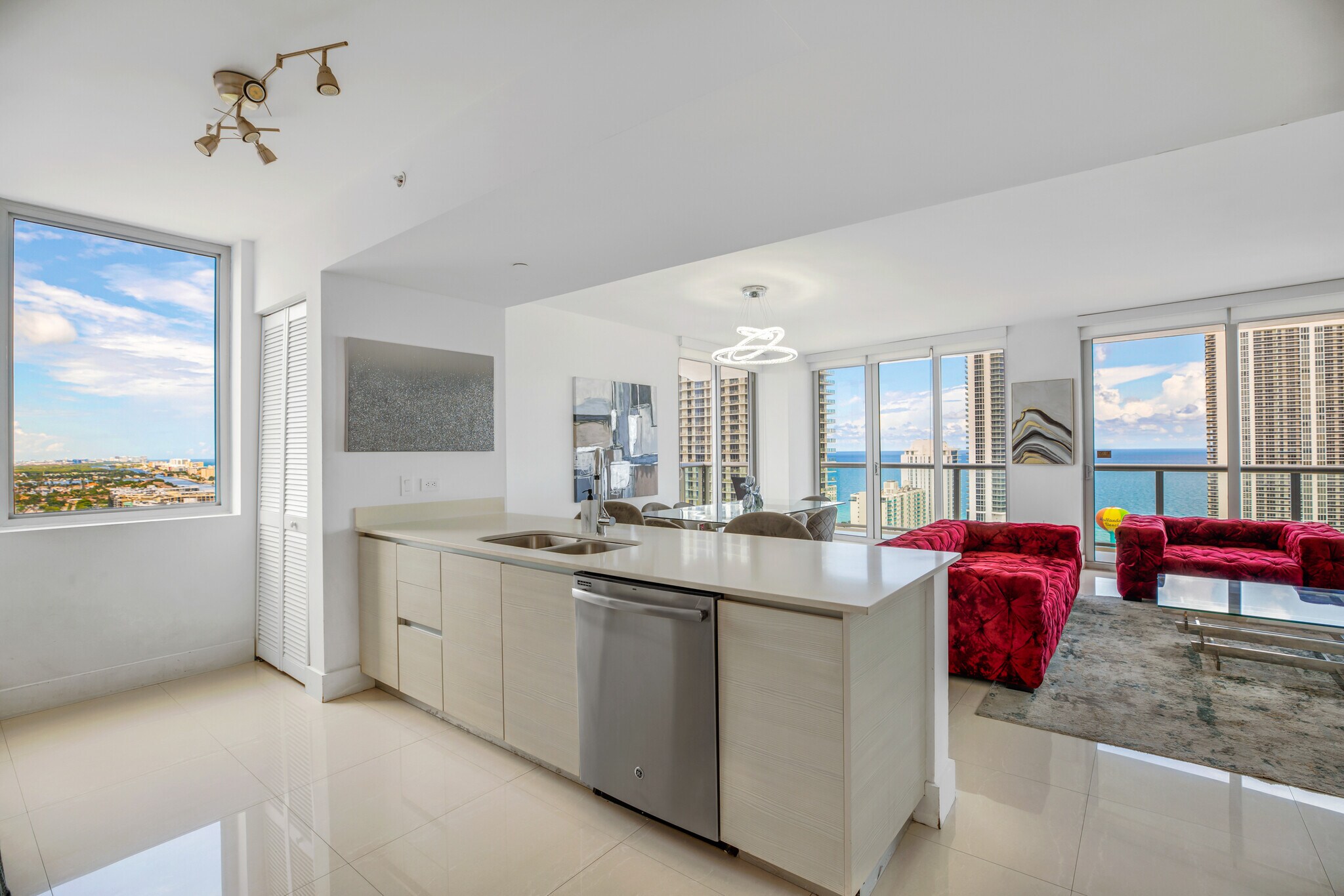 Building Photo - 2600 E Hallandale Beach Blvd