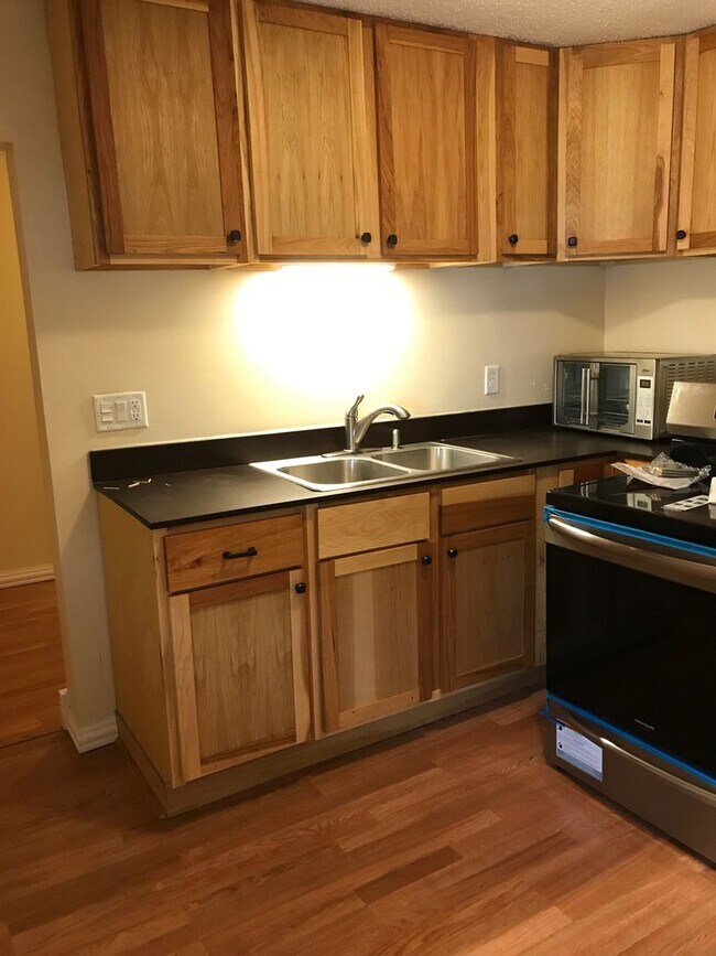 Building Photo - 612