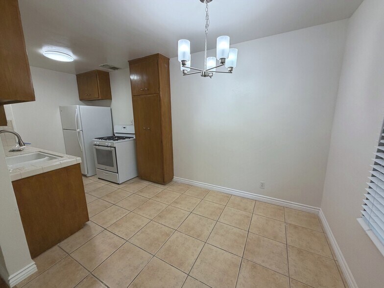 Building Photo - 1117 10th St