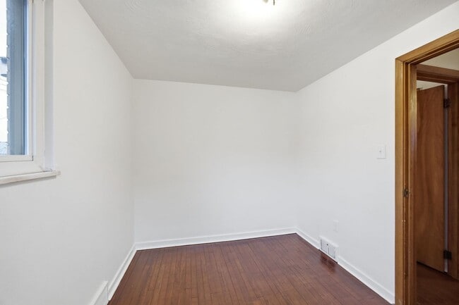 Building Photo - Newly renovated 3 bedroom all brick home in North Braddock!