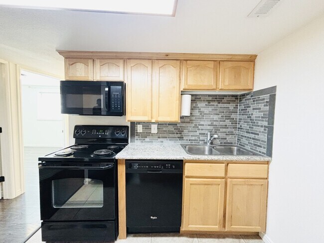 Building Photo - 5700 S 900 E