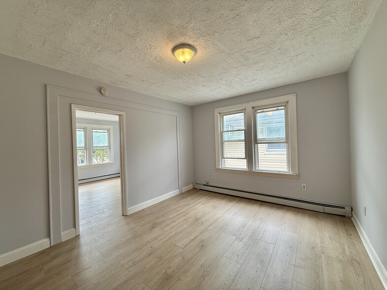 Building Photo - 165 Davis Ave