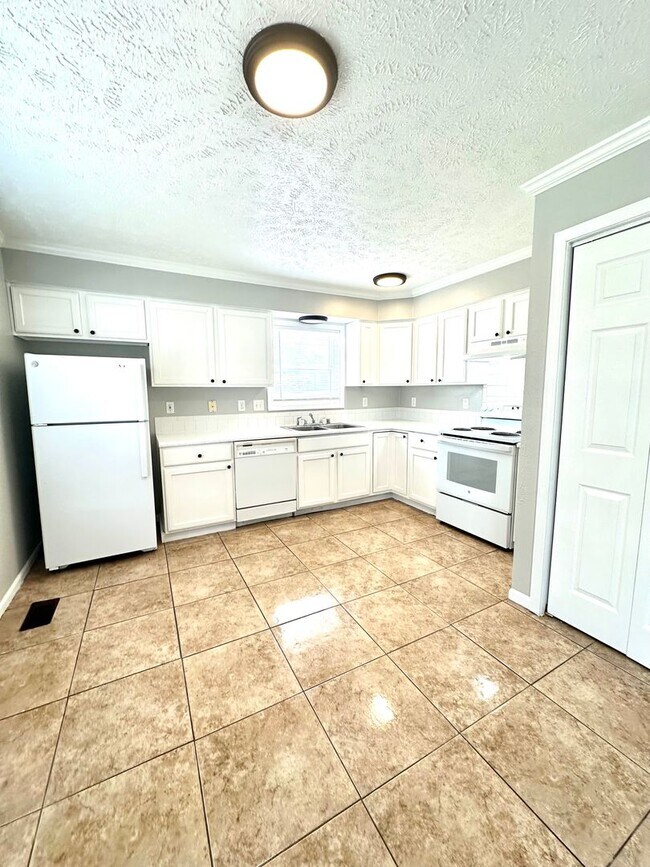 Building Photo - 1108 Mazatlan Cir