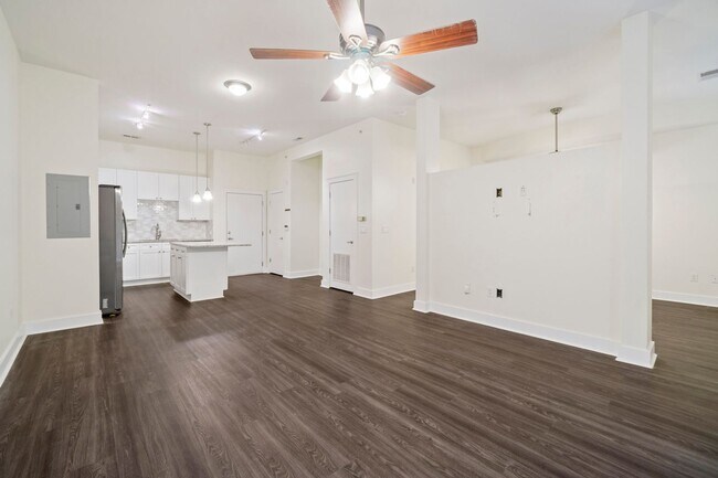 Building Photo - Modern 1BR/1BA in First Ward – Walk to Parks, Dining & Entertainment