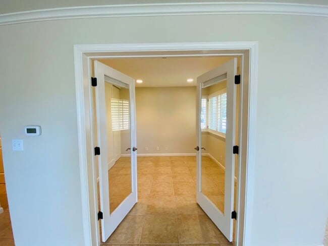 Building Photo - Elegant and Move-In Ready 4BD/3BA, Two-Sto...