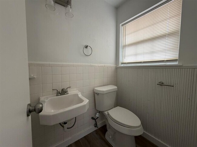 Building Photo - 6505 Cherokee Dr